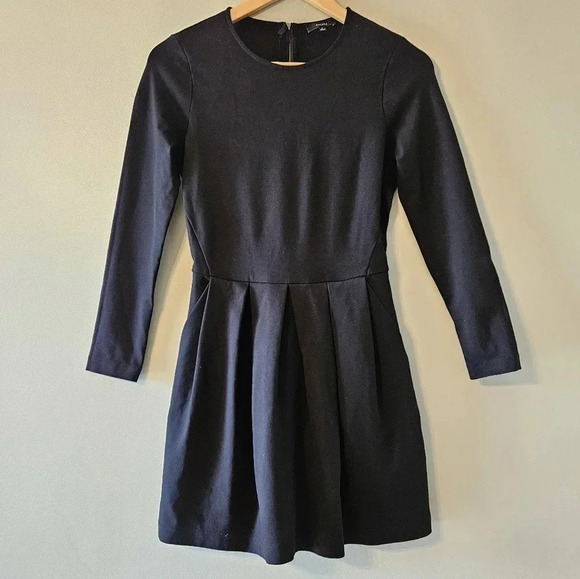 Aritzia Talula Tartine Pleated Fit and Flare Long Sleeve Black Mini Dress Size 4 - Picture 5 of 14